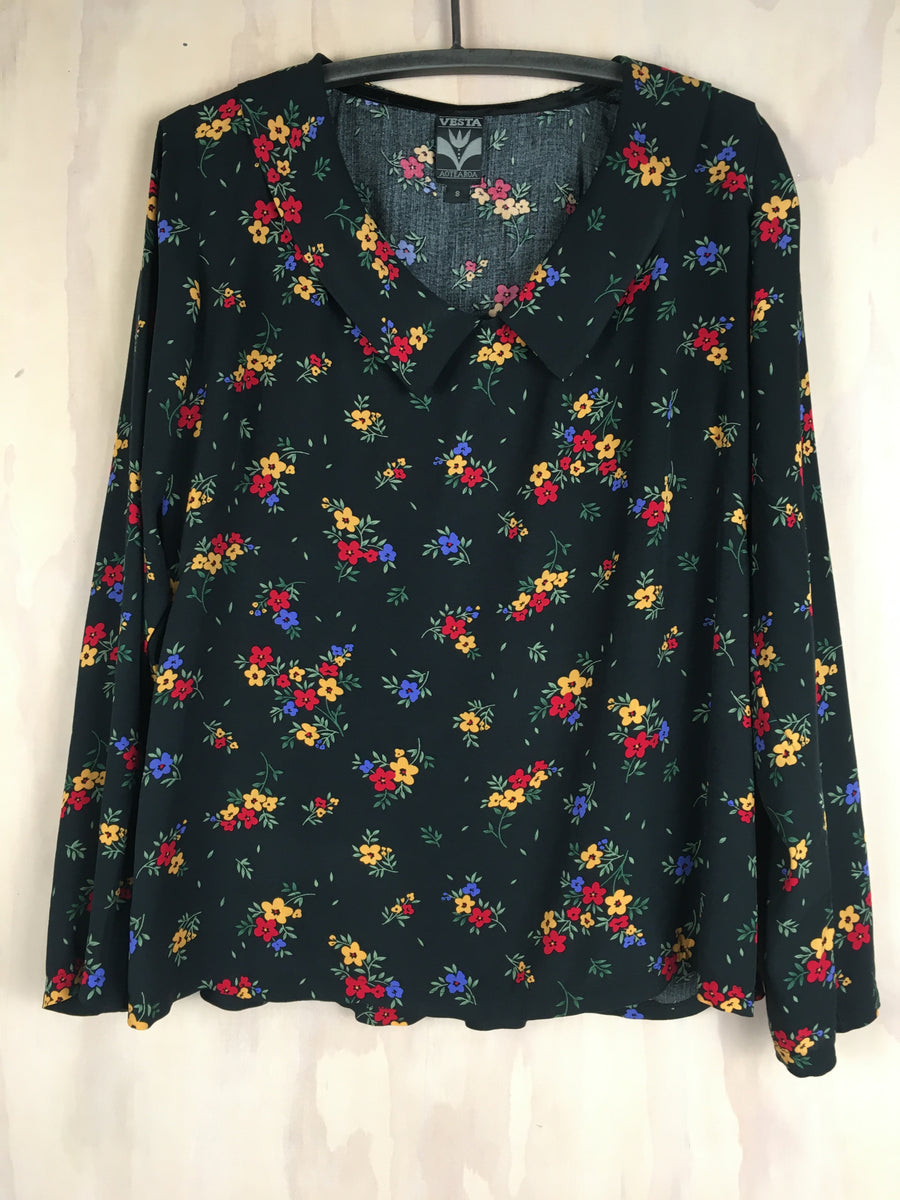 Vesta V Collar Top - Bouquet