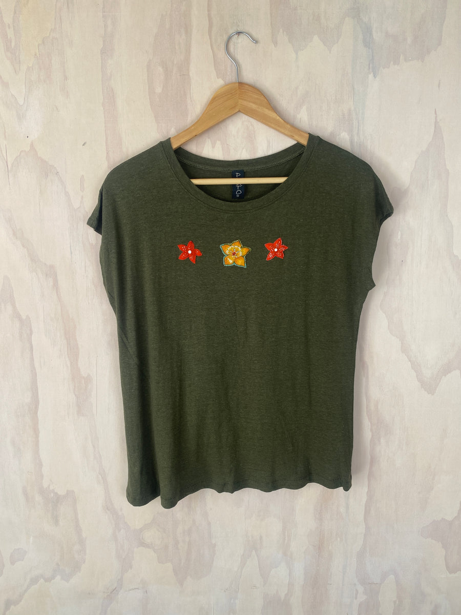 Pluto Alice T - Olive Bamboo Linen /3 Flowers