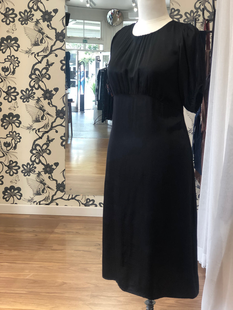 Juna Joni Dress | Noir Satin