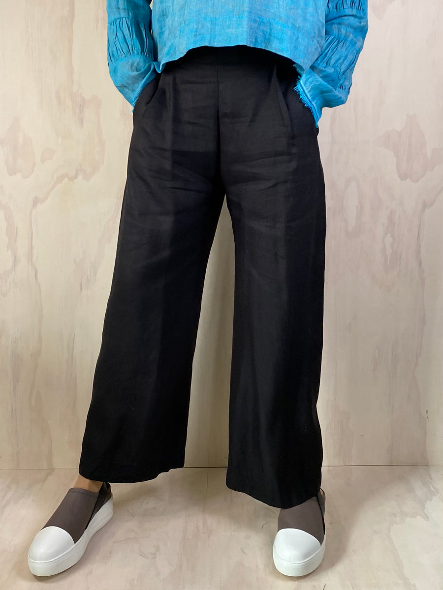 Juna Origami Trousers  Noir – Moa Grey Lynn